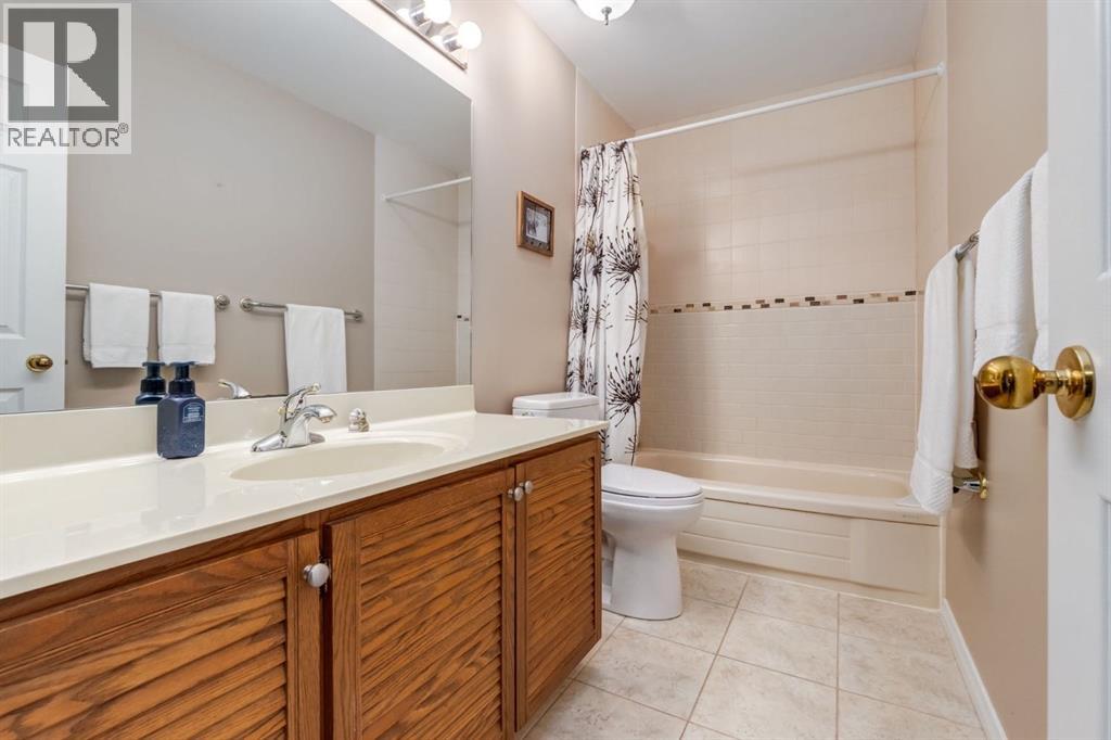 51 Woodacres Crescent SW, Calgary, Alberta  T2W 4V5 - Photo 36 - A2298947