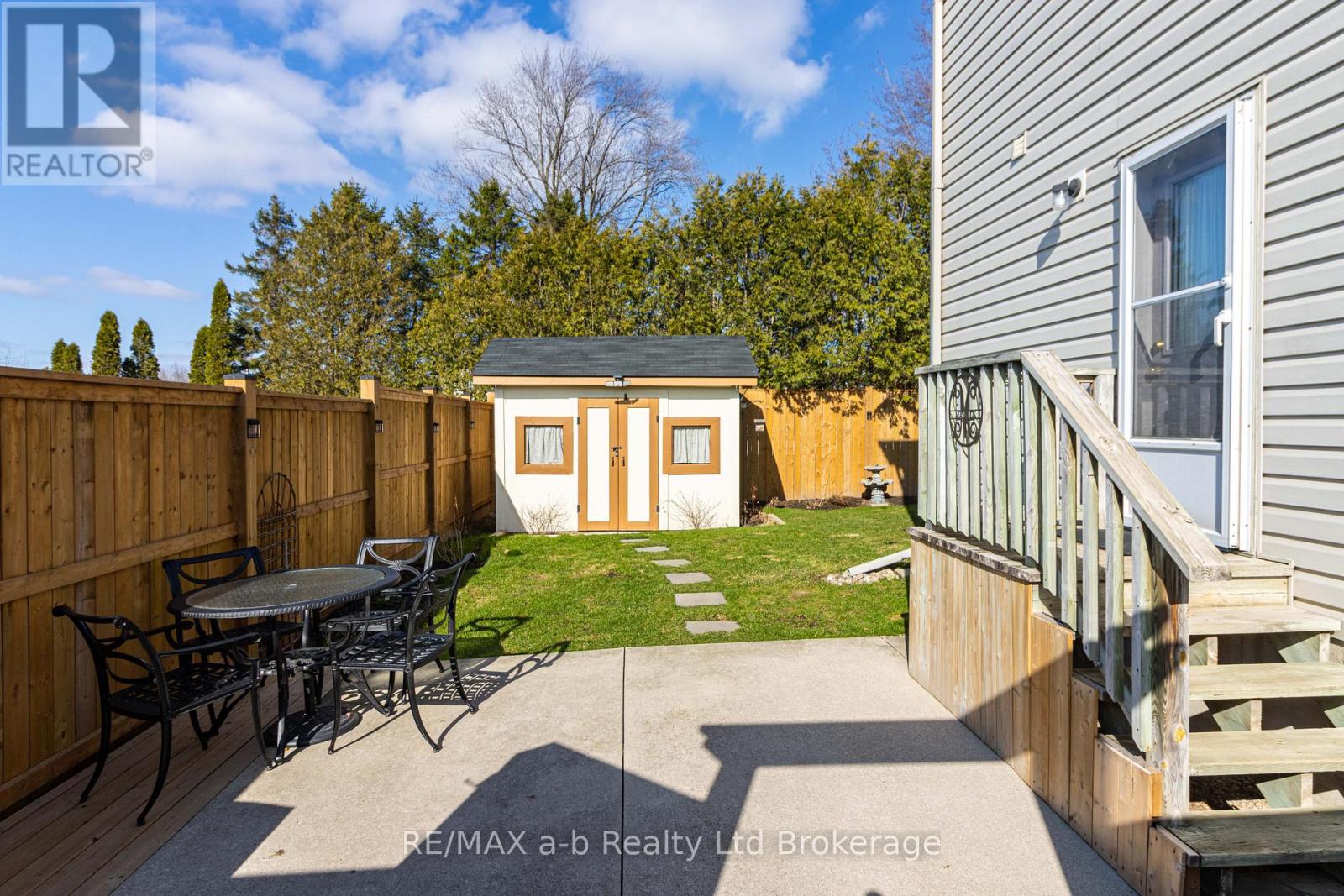 137 Whiting Street, Ingersoll, Ontario  N5C 3B2 - Photo 2 - X12978936