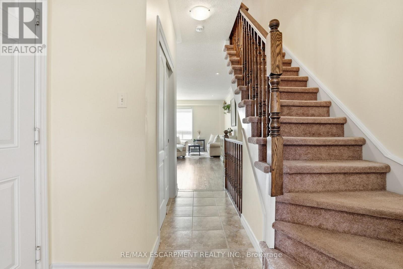 13 Marina Point Crescent, Hamilton, Ontario  L8E 0E4 - Photo 15 - X12978756