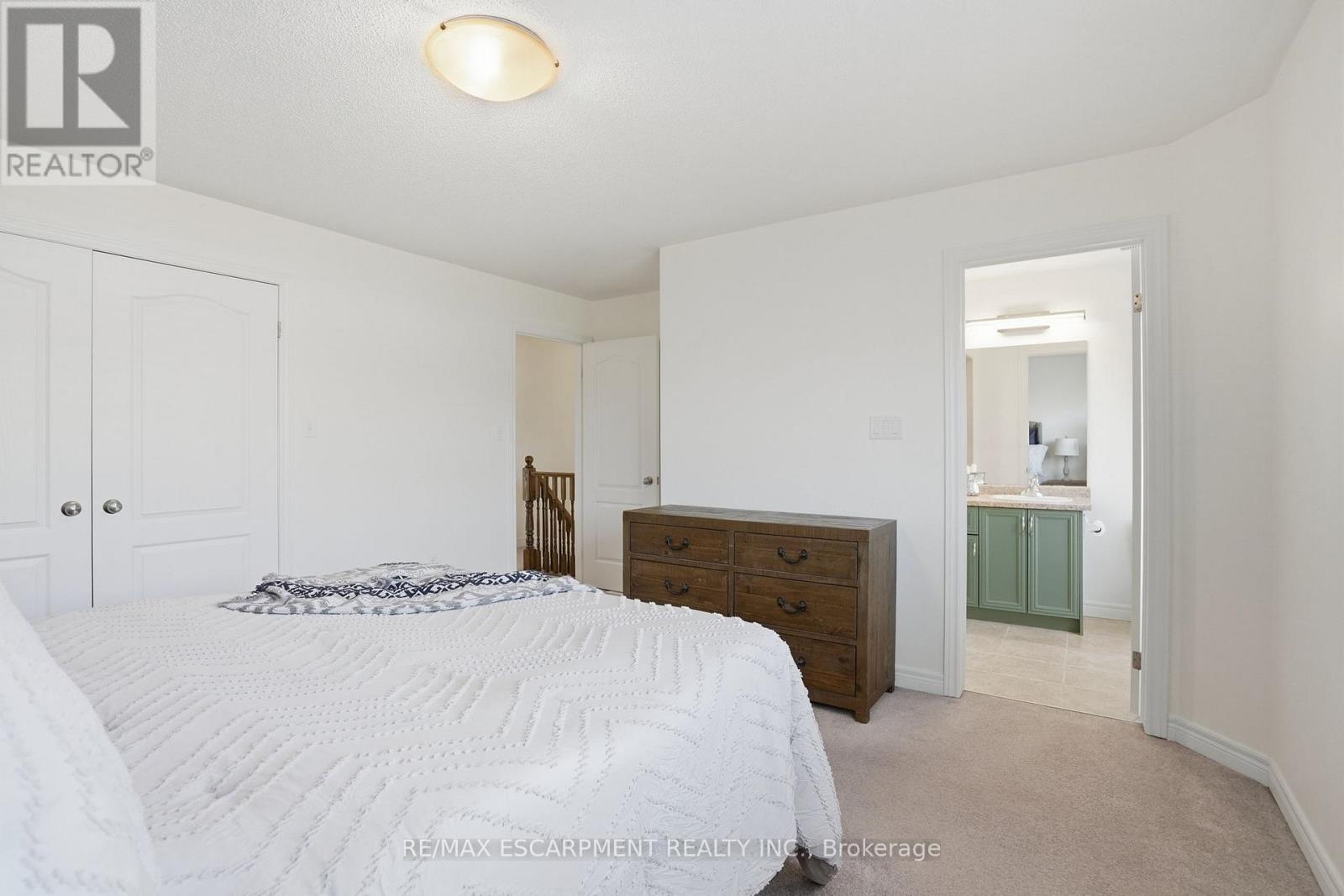 13 Marina Point Crescent, Hamilton, Ontario  L8E 0E4 - Photo 17 - X12978756