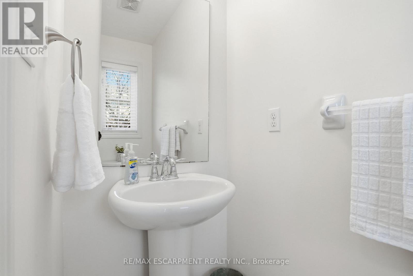 13 Marina Point Crescent, Hamilton, Ontario  L8E 0E4 - Photo 25 - X12978756