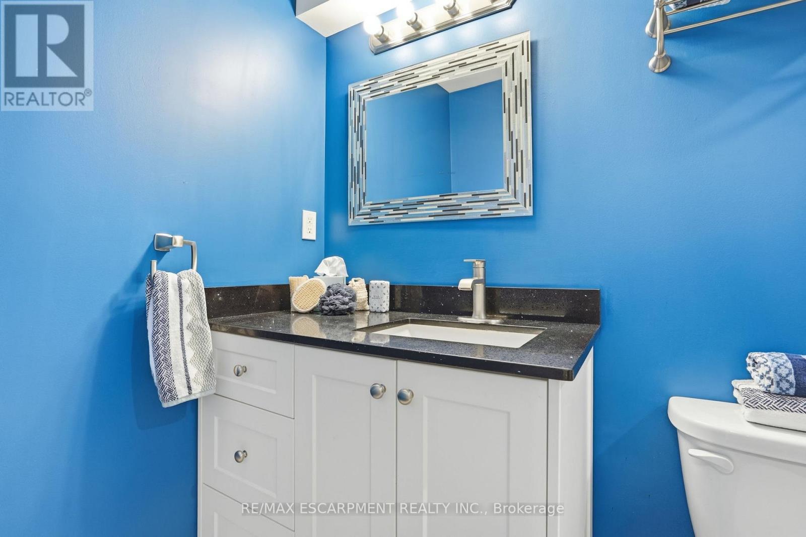 13 Marina Point Crescent, Hamilton, Ontario  L8E 0E4 - Photo 33 - X12978756