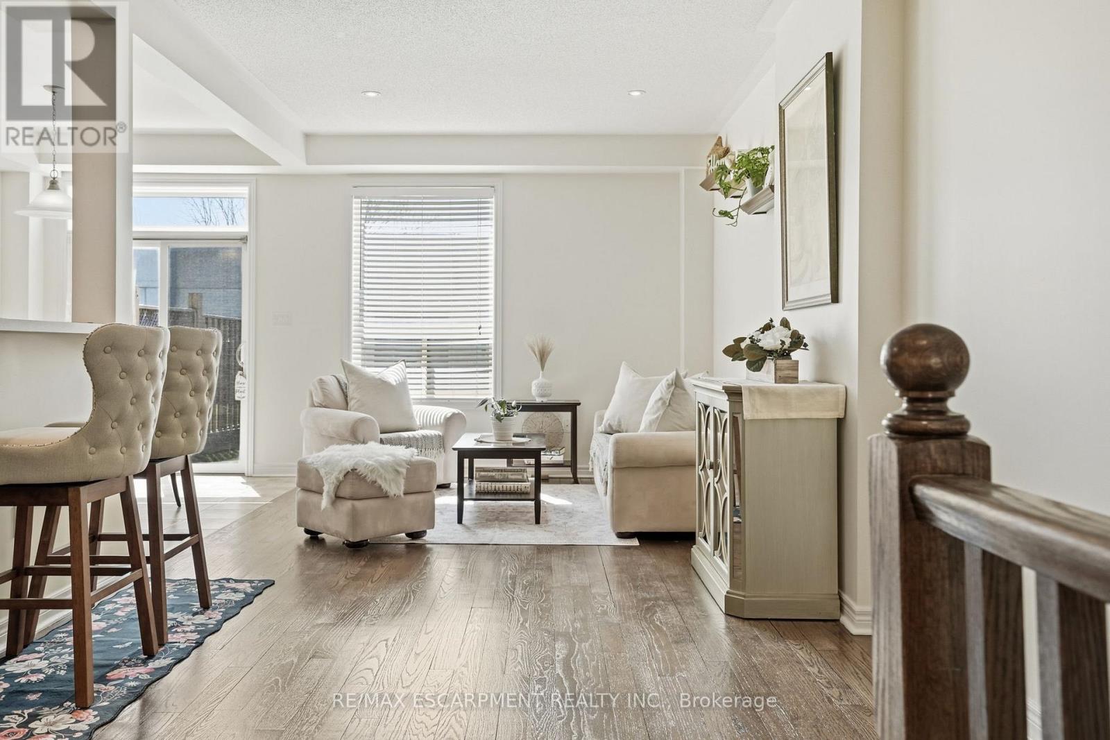 13 Marina Point Crescent, Hamilton, Ontario  L8E 0E4 - Photo 4 - X12978756