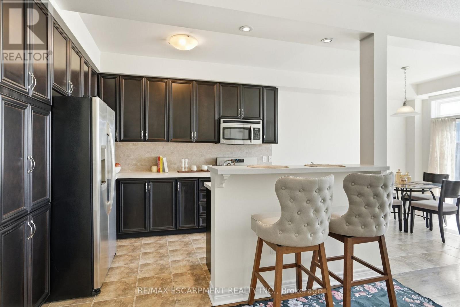 13 Marina Point Crescent, Hamilton, Ontario  L8E 0E4 - Photo 8 - X12978756