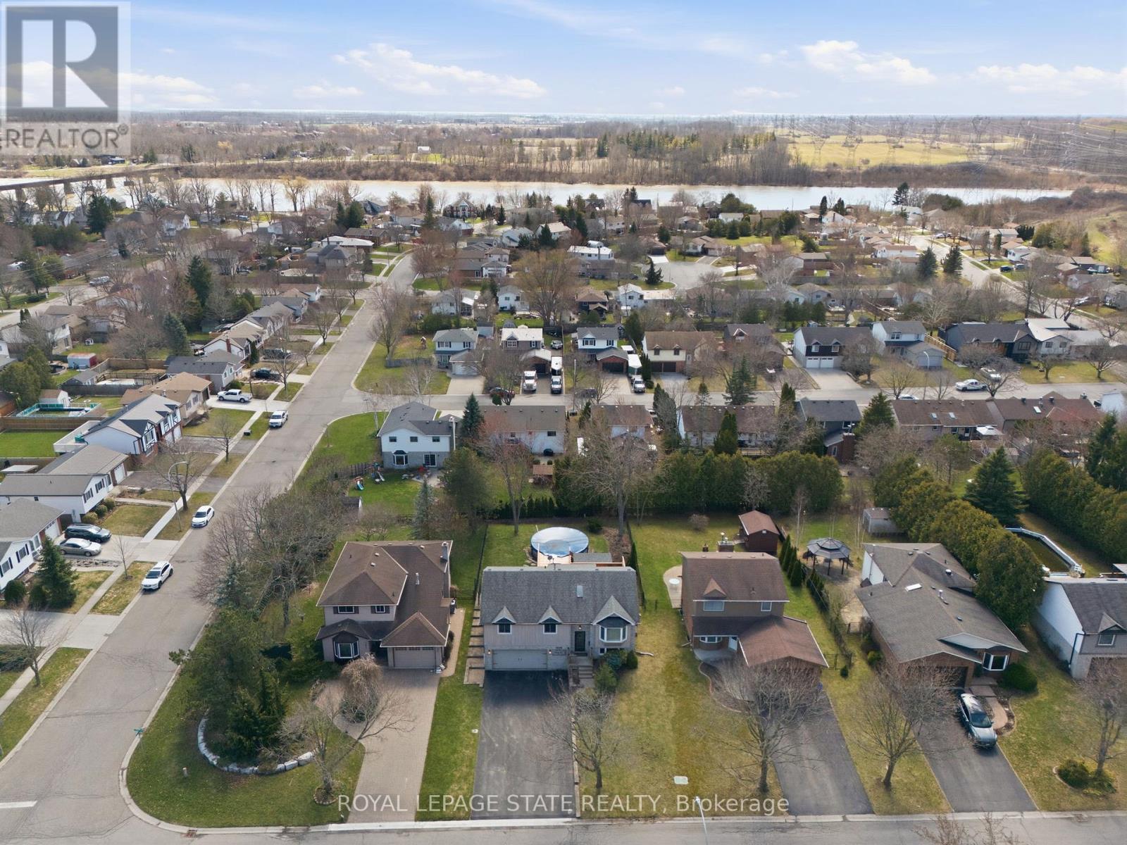 303 Orkney Street W, Haldimand, Ontario  N3W 1A3 - Photo 46 - X12978814