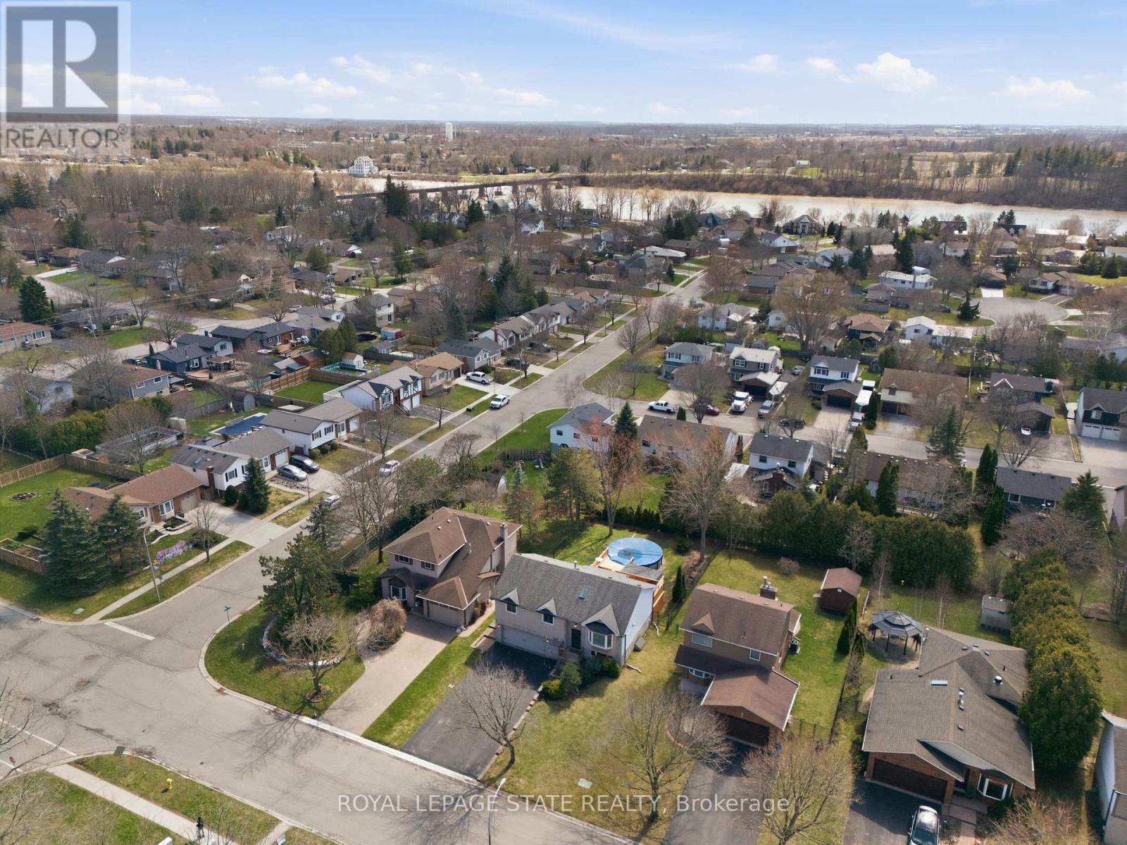 303 Orkney Street W, Haldimand, Ontario  N3W 1A3 - Photo 47 - X12978814