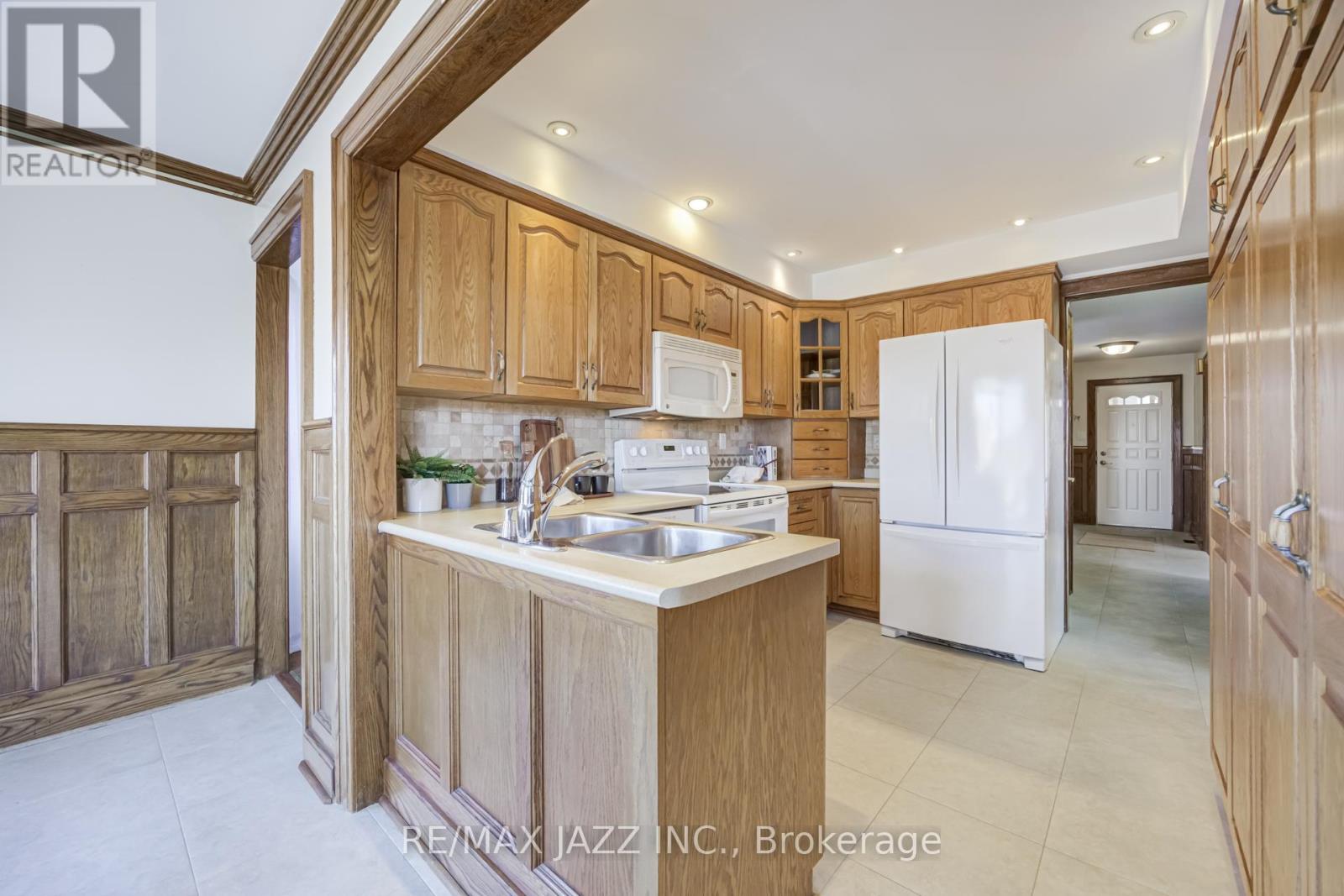 2 Coomer Crescent, Ajax, Ontario  L1T 3B6 - Photo 10 - E12979142