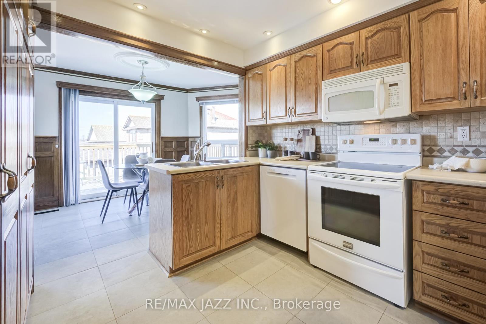 2 Coomer Crescent, Ajax, Ontario  L1T 3B6 - Photo 9 - E12979142