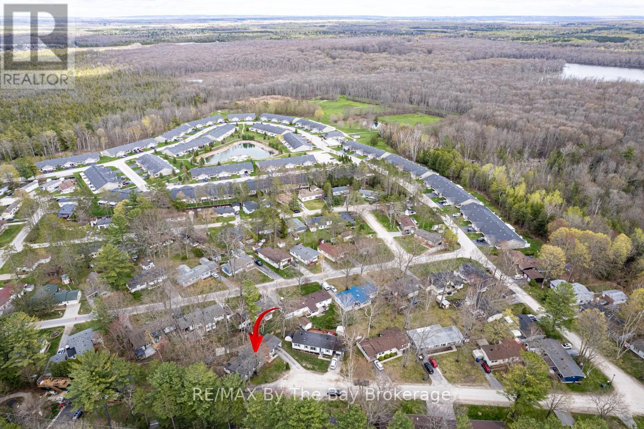 9 Allen Drive N, Wasaga Beach, Ontario  L9Z 1K5 - Photo 2 - S12979168