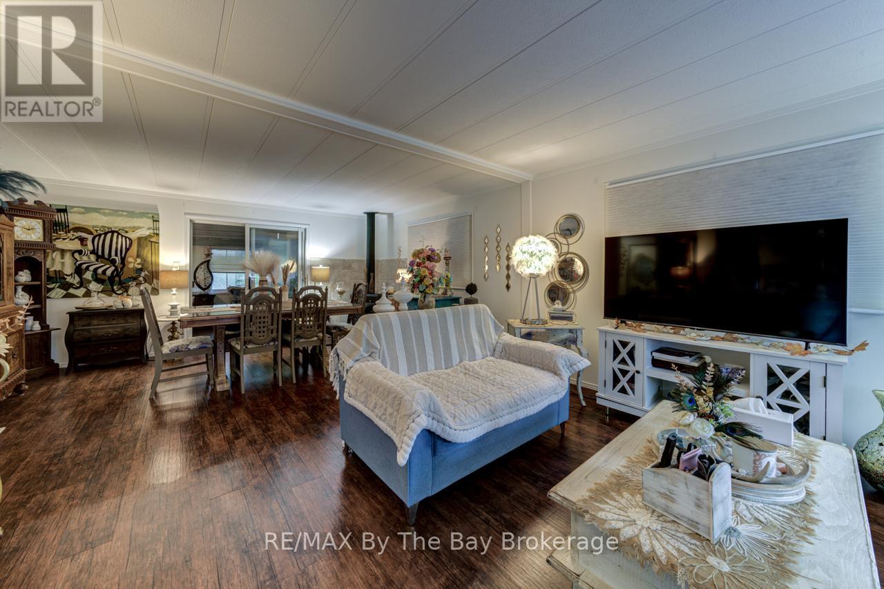 9 Allen Drive N, Wasaga Beach, Ontario  L9Z 1K5 - Photo 6 - S12979168