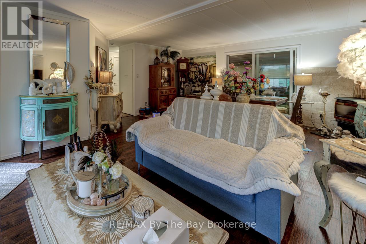 9 Allen Drive N, Wasaga Beach, Ontario  L9Z 1K5 - Photo 7 - S12979168