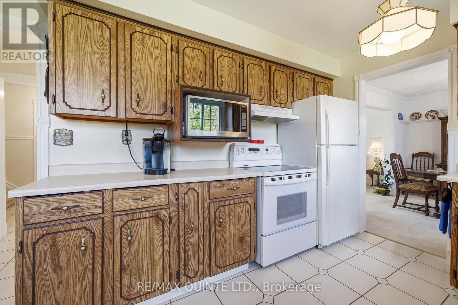 19 Country Club Drive, Quinte West, Ontario  K8R 1B4 - Photo 12 - X12978928