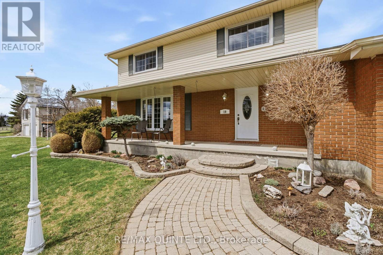 19 Country Club Drive, Quinte West, Ontario  K8R 1B4 - Photo 3 - X12978928