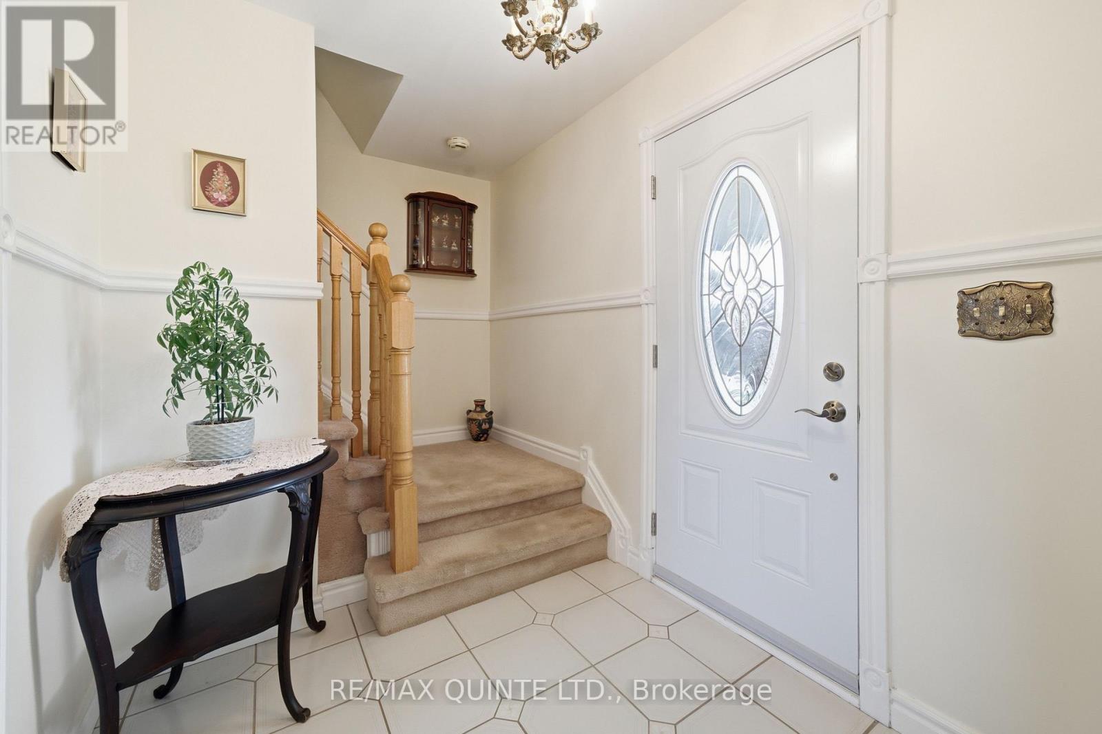 19 Country Club Drive, Quinte West, Ontario  K8R 1B4 - Photo 4 - X12978928