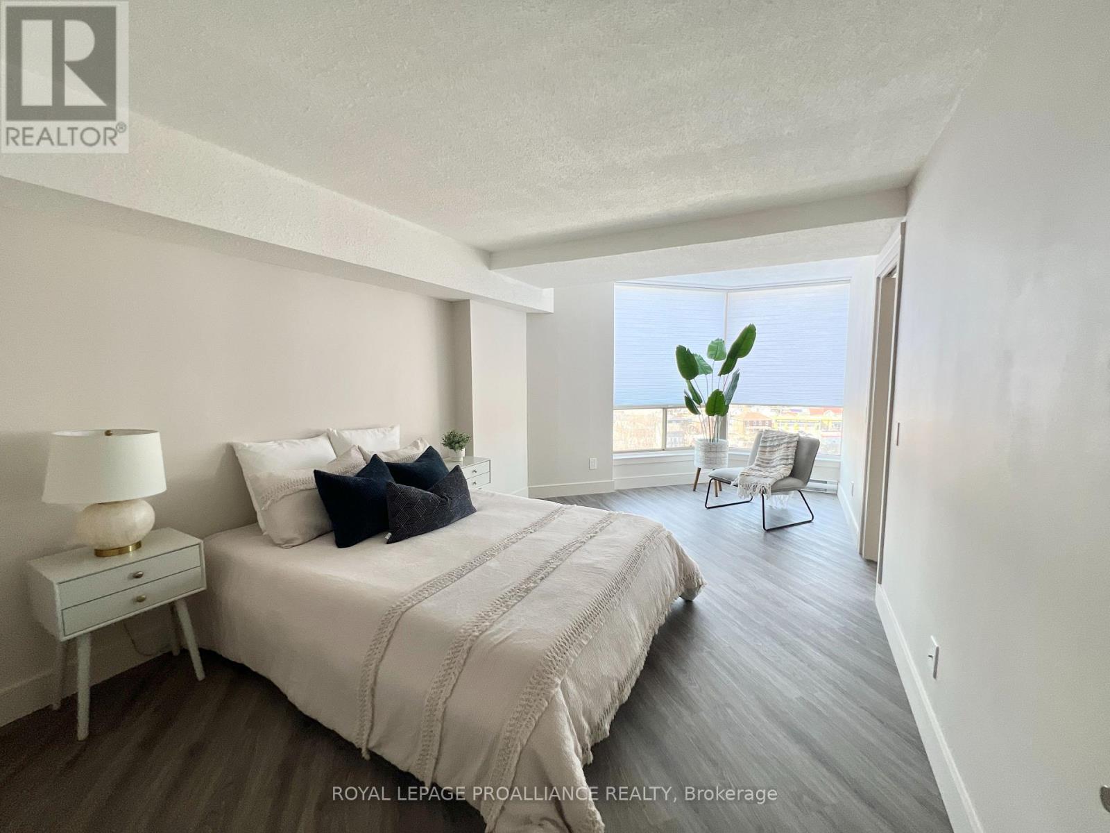 1103 - 344 Front Street, Belleville, Ontario K8N 5M4 - Photo 10 - X12979068