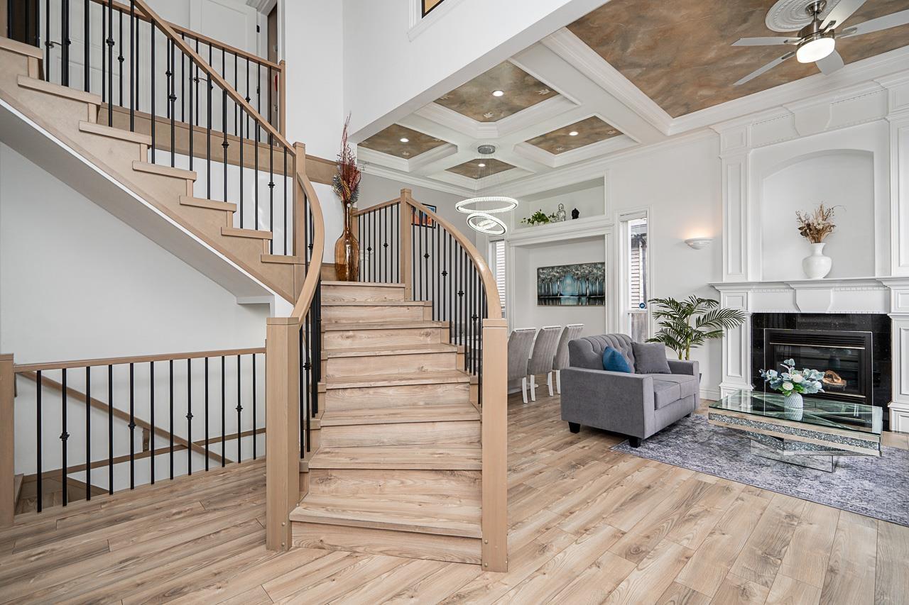 12761 60a Avenue, Surrey, British Columbia  V3X 0A1 - Photo 2 - R3108142