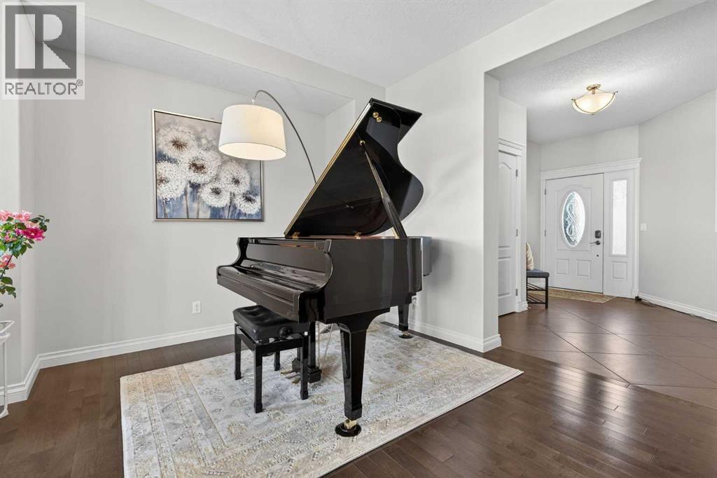 122 Springbluff Boulevard SW, Calgary, Alberta  T3H 4V3 - Photo 5 - A2296119