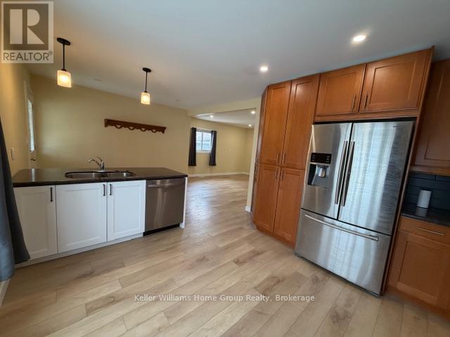 460 Main Street N, Wellington North, Ontario  N0G 2L2 - Photo 6 - X12978946