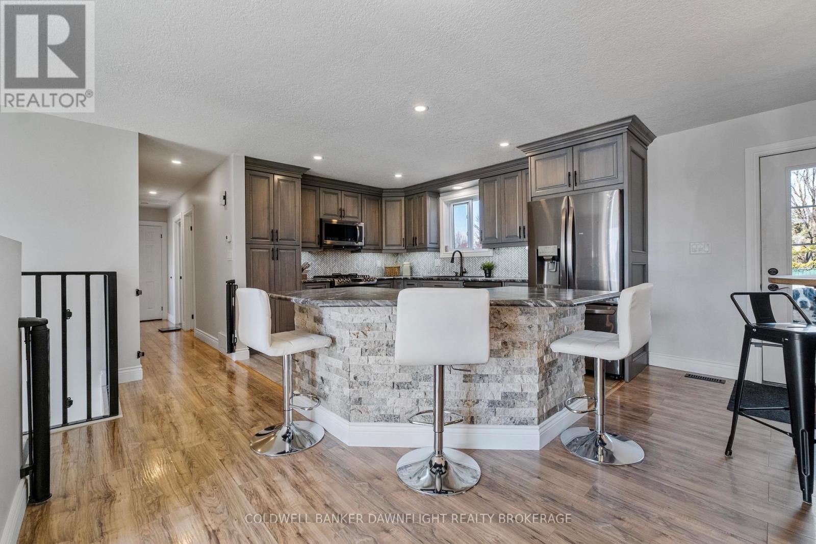 17 Hawthorn Crescent, North Middlesex, Ontario  N0M 1A0 - Photo 12 - X12979194