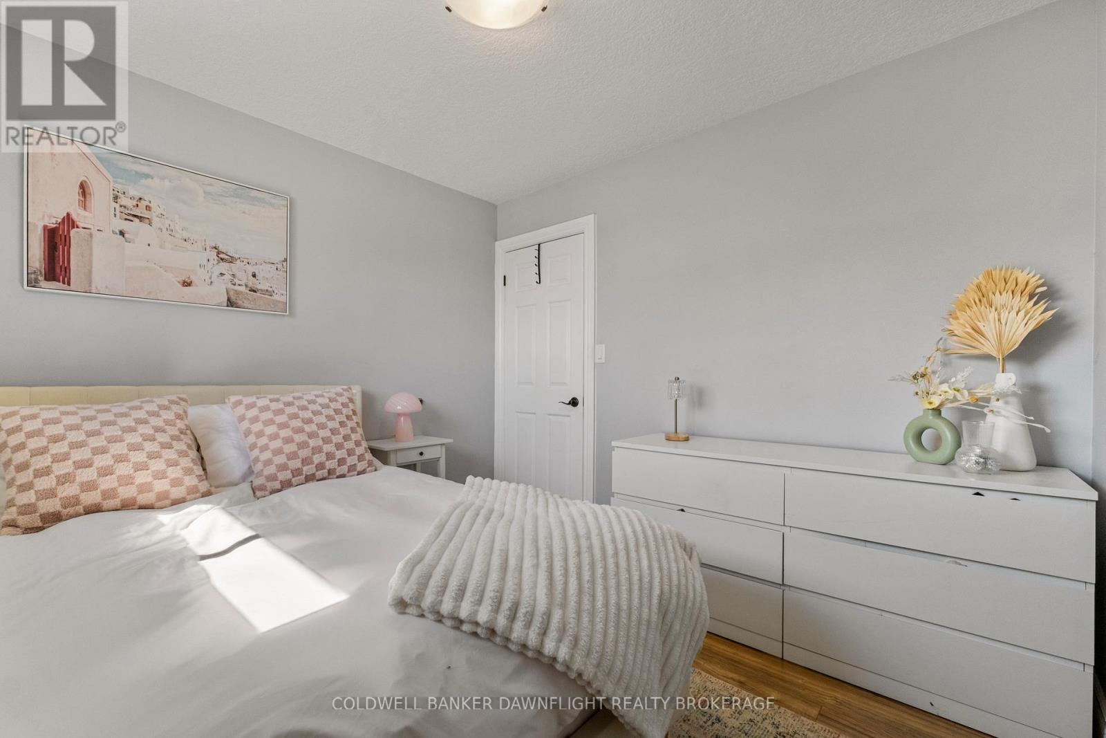 17 Hawthorn Crescent, North Middlesex, Ontario  N0M 1A0 - Photo 20 - X12979194