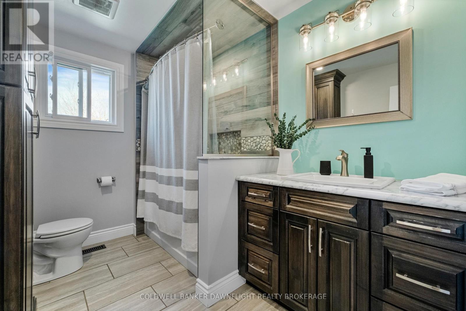 17 Hawthorn Crescent, North Middlesex, Ontario  N0M 1A0 - Photo 21 - X12979194