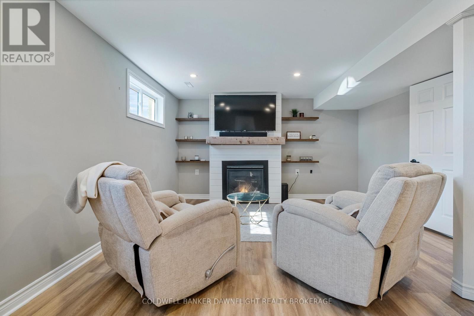 17 Hawthorn Crescent, North Middlesex, Ontario  N0M 1A0 - Photo 26 - X12979194