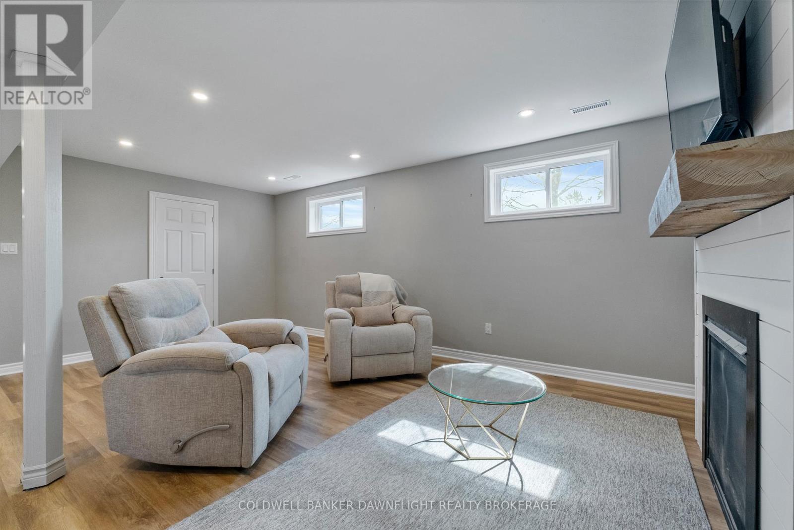 17 Hawthorn Crescent, North Middlesex, Ontario  N0M 1A0 - Photo 27 - X12979194