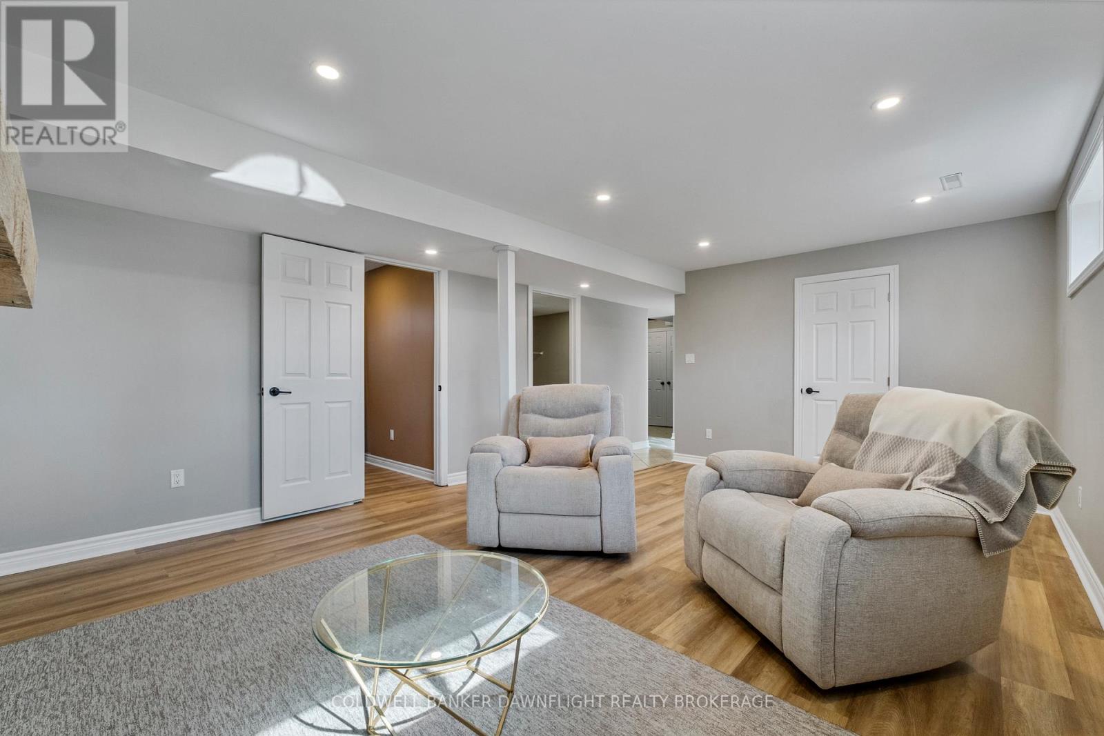 17 Hawthorn Crescent, North Middlesex, Ontario  N0M 1A0 - Photo 28 - X12979194