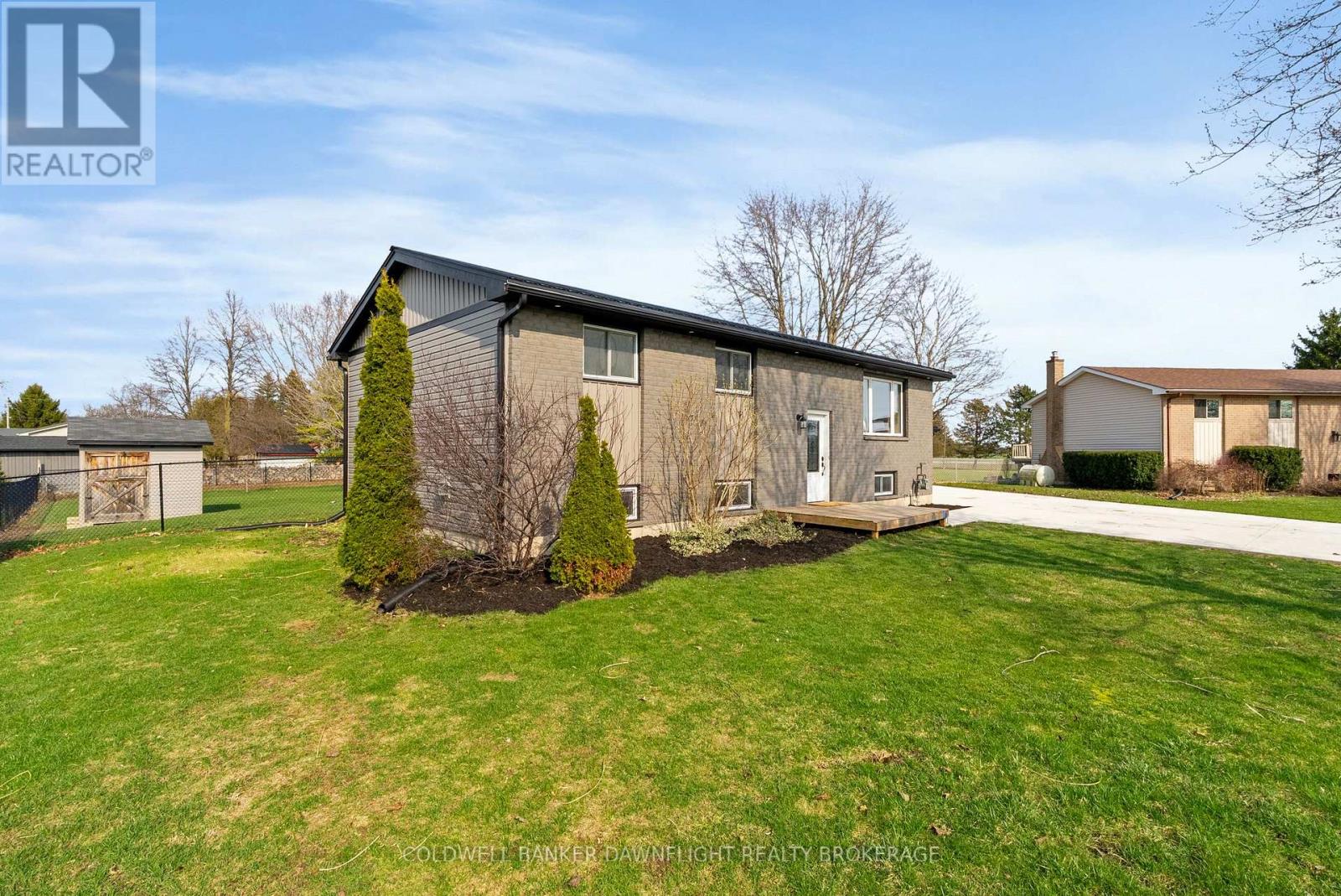 17 Hawthorn Crescent, North Middlesex, Ontario  N0M 1A0 - Photo 3 - X12979194