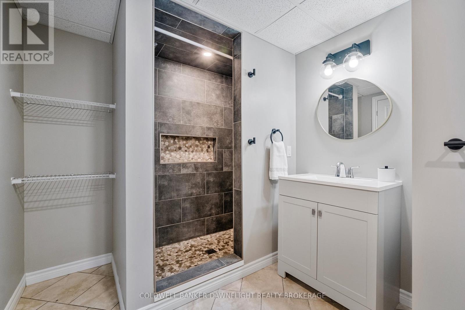 17 Hawthorn Crescent, North Middlesex, Ontario  N0M 1A0 - Photo 32 - X12979194