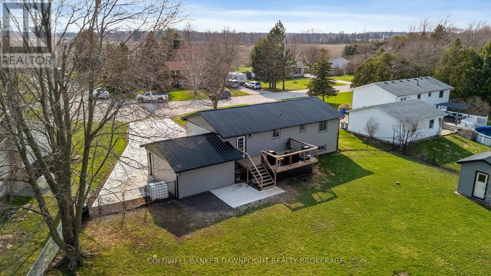 17 Hawthorn Crescent, North Middlesex, Ontario  N0M 1A0 - Photo 45 - X12979194