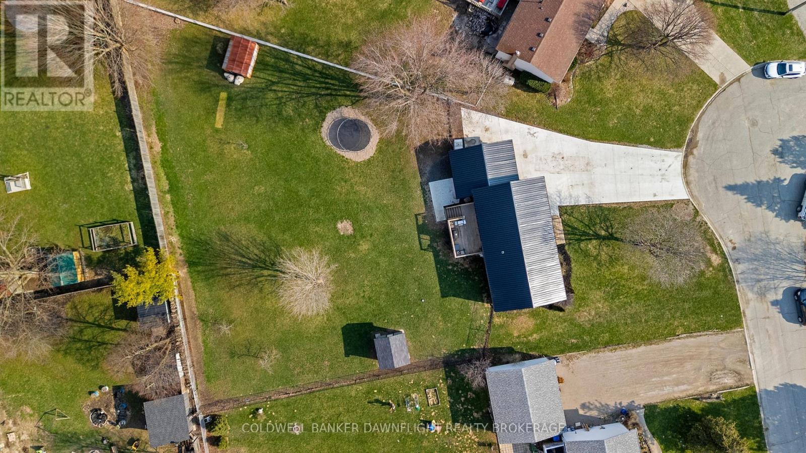 17 Hawthorn Crescent, North Middlesex, Ontario  N0M 1A0 - Photo 46 - X12979194