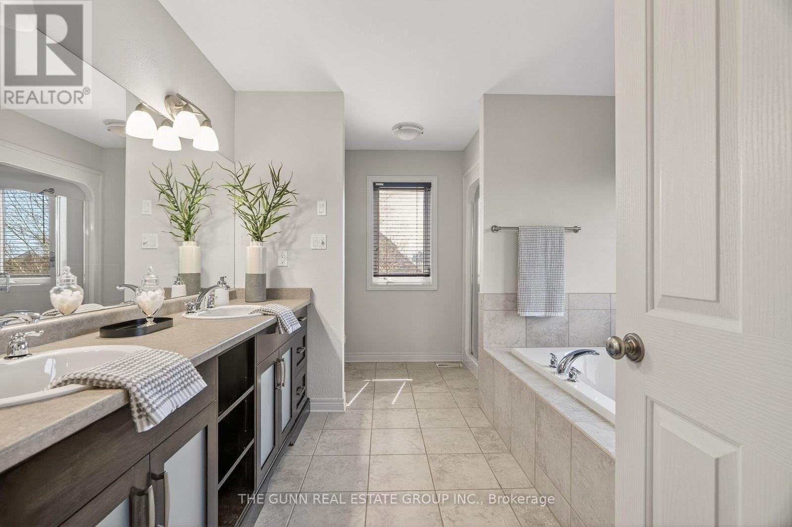 1729 Riverbend Road, London South, Ontario  N6K 0A5 - Photo 41 - X12979236