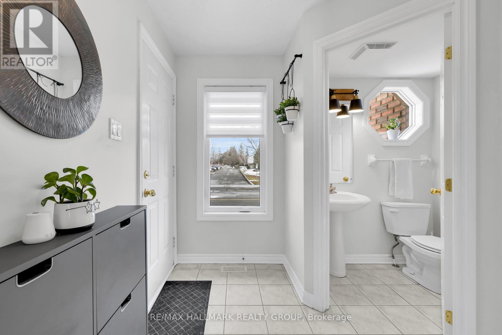 1344 Guthrie Street, Ottawa, Ontario  K2H 1G8 - Photo 3 - X12979034