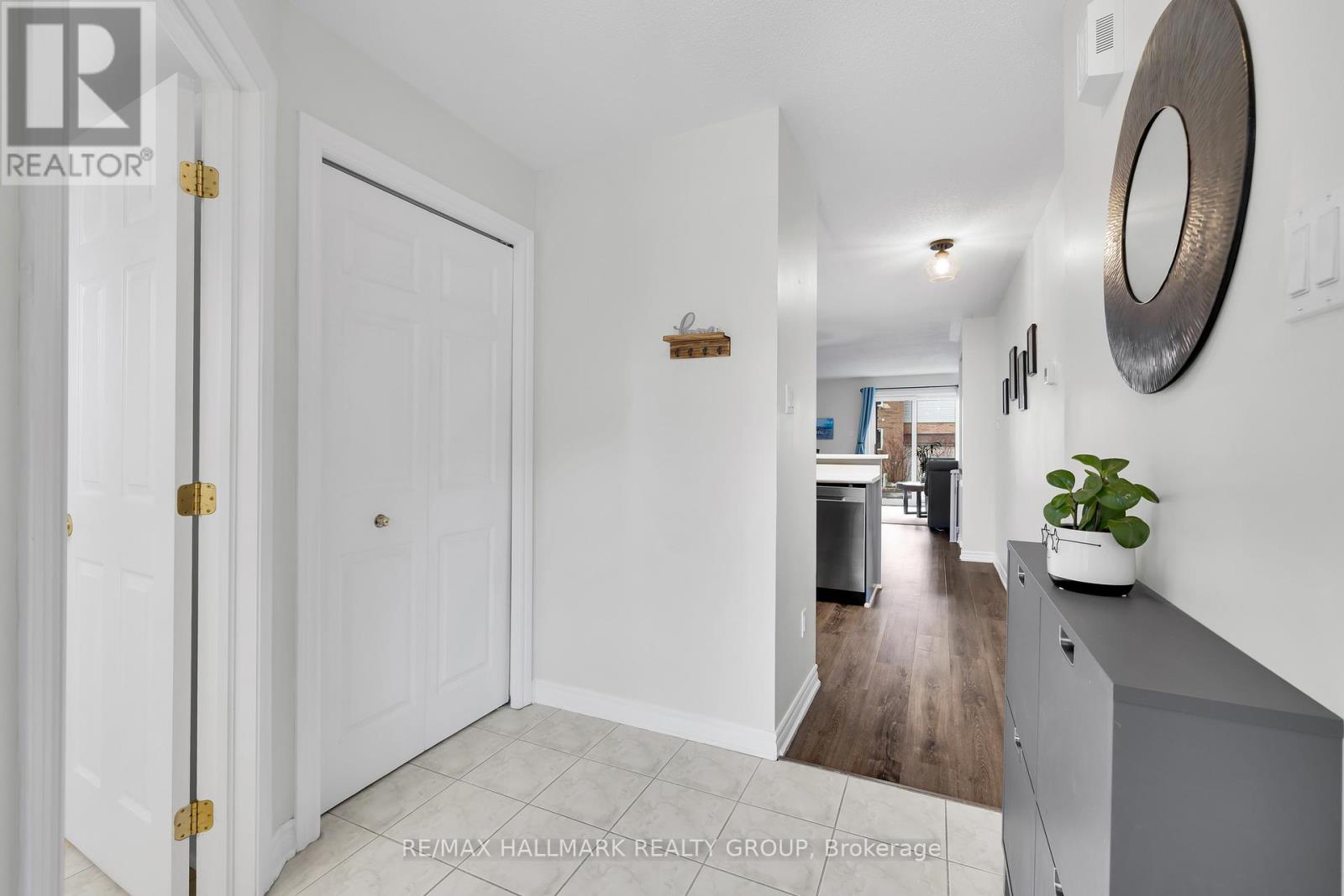 1344 Guthrie Street, Ottawa, Ontario  K2H 1G8 - Photo 4 - X12979034