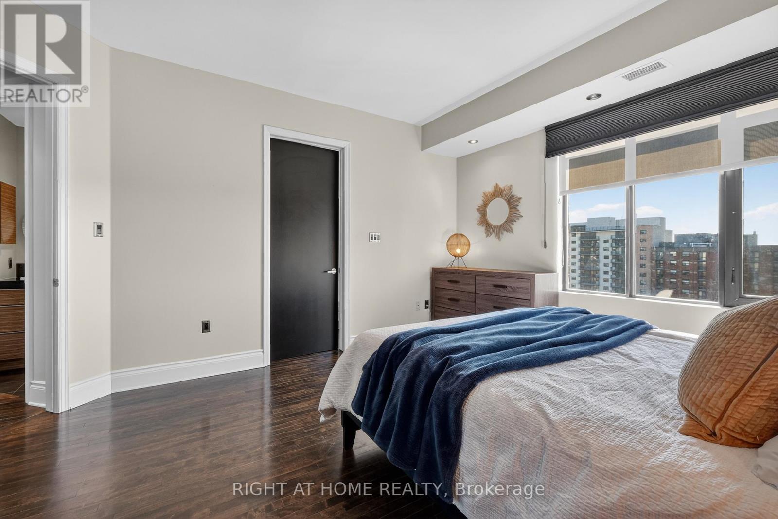 901 - 374 Cooper Street, Ottawa, Ontario K2P 2P4 - Photo 22 - X12979060