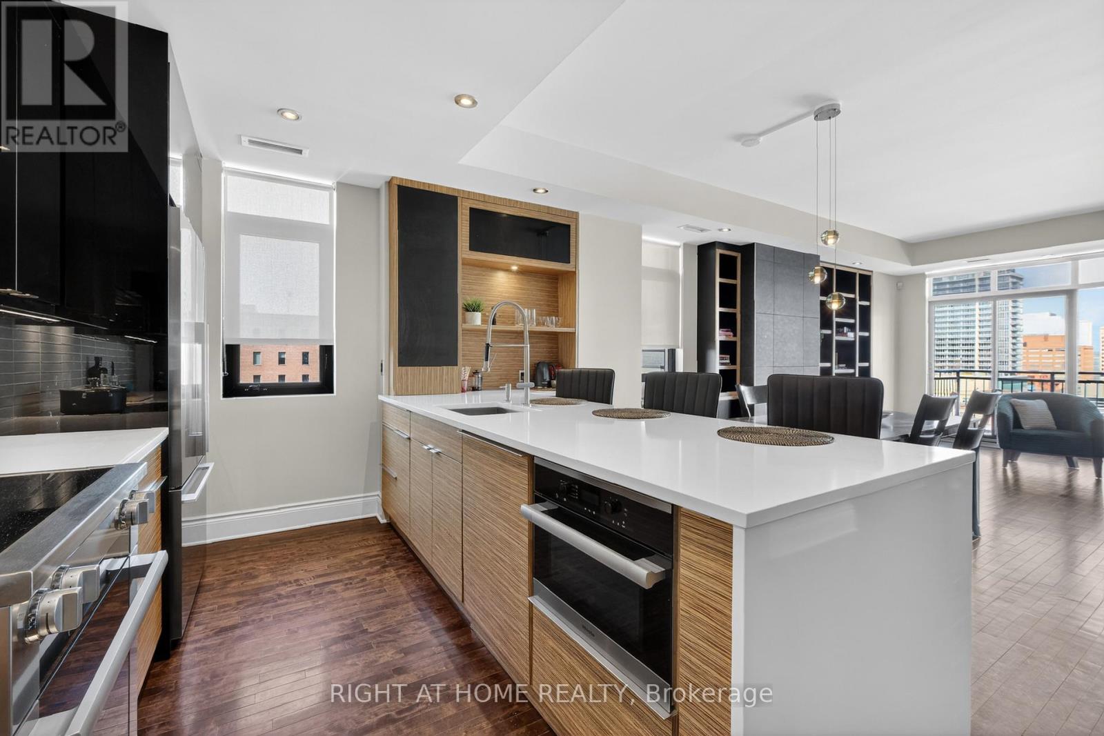 901 - 374 Cooper Street, Ottawa, Ontario K2P 2P4 - Photo 7 - X12979060