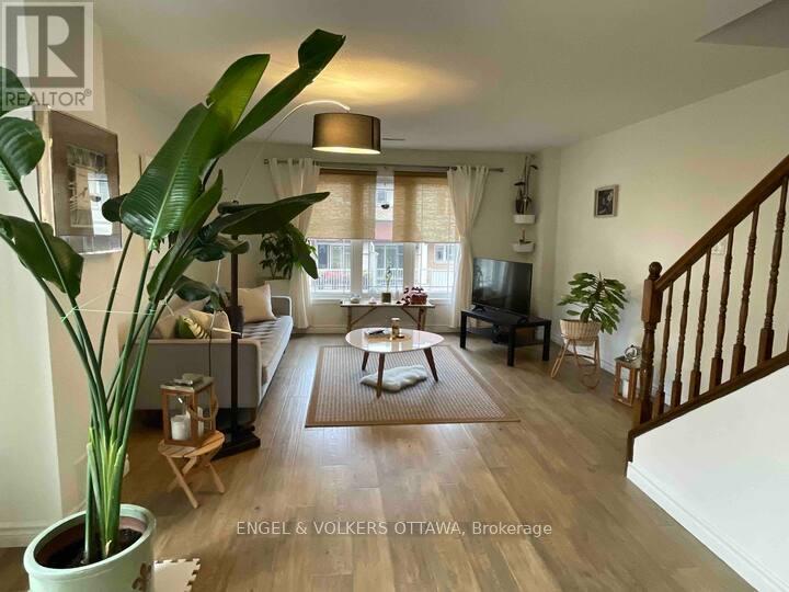 102 Paseo Private, Ottawa, Ontario  K2G 4N7 - Photo 3 - X12979140