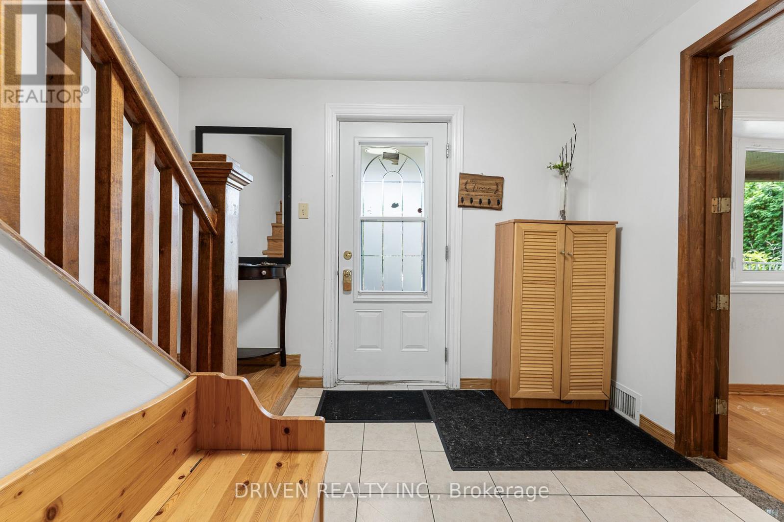 876 Pinecrest Road, Ottawa, Ontario  K2B 6B2 - Photo 2 - X12979226