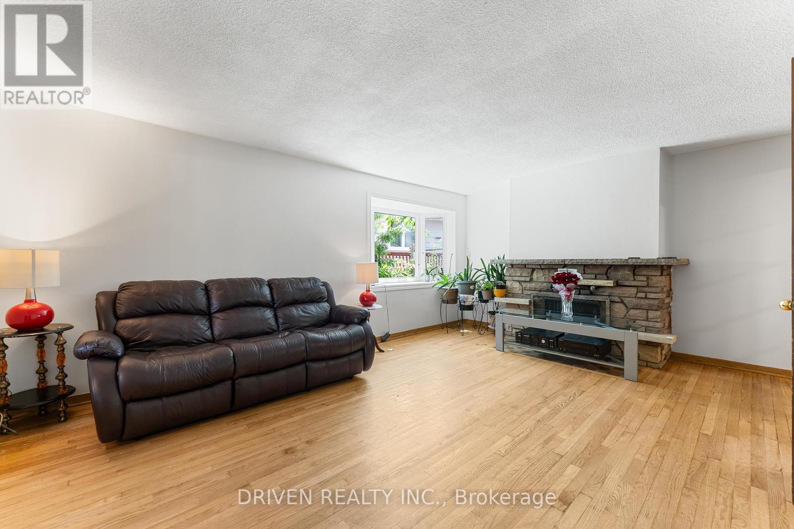 876 Pinecrest Road, Ottawa, Ontario  K2B 6B2 - Photo 4 - X12979226