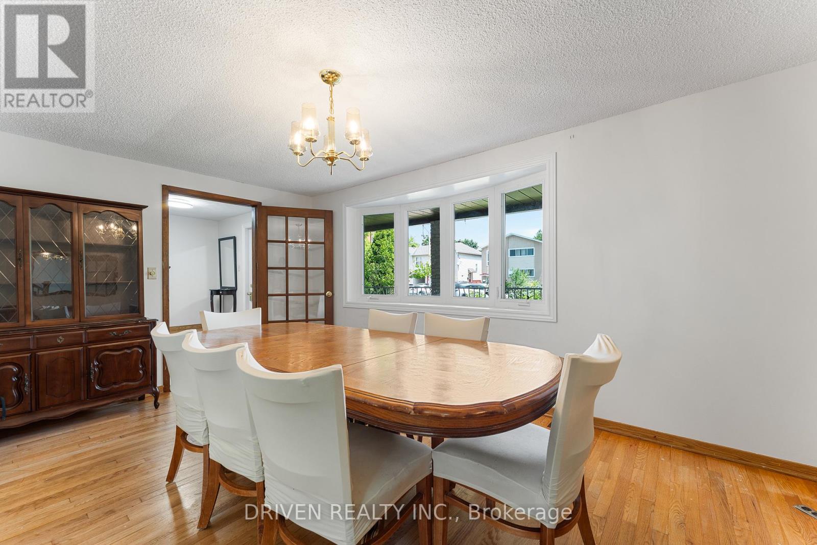 876 Pinecrest Road, Ottawa, Ontario  K2B 6B2 - Photo 5 - X12979226