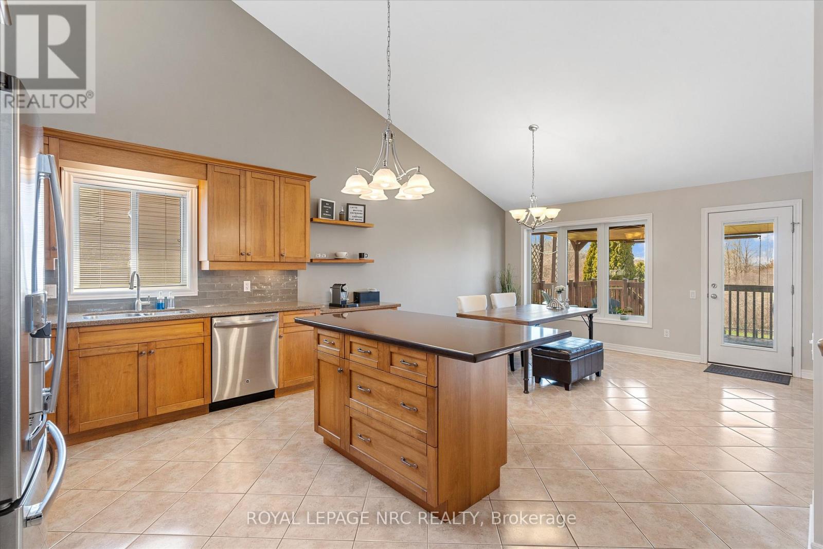 30 Briarwood Drive, St. Catharines, Ontario  L2S 4A7 - Photo 8 - X12979066