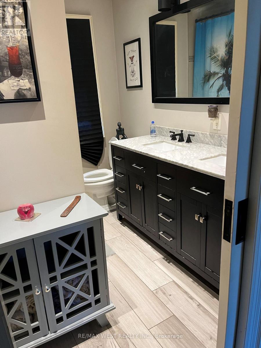 56 Stephen Drive, Caledon, Ontario  L7E 4Y5 - Photo 4 - W12978918