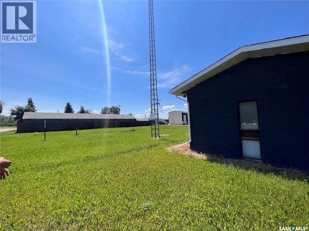 402 Hill Avenue, Cut Knife, Saskatchewan  S9A 0N0 - Photo 2 - SK032504
