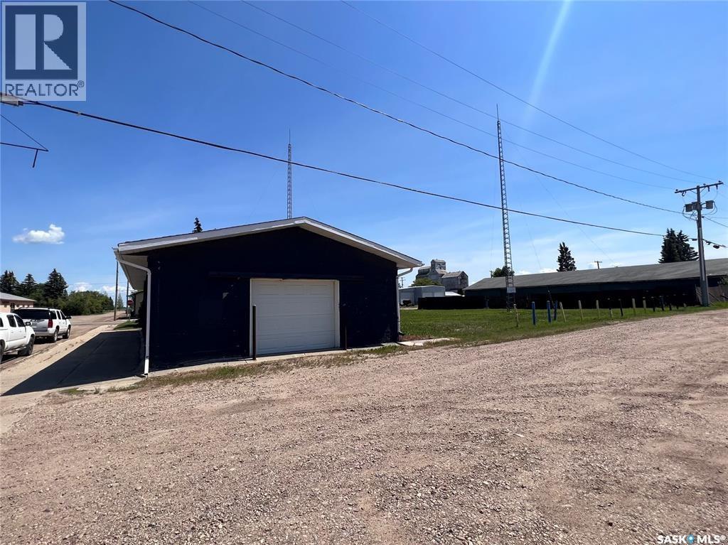 402 Hill Avenue, Cut Knife, Saskatchewan  S9A 0N0 - Photo 3 - SK032504