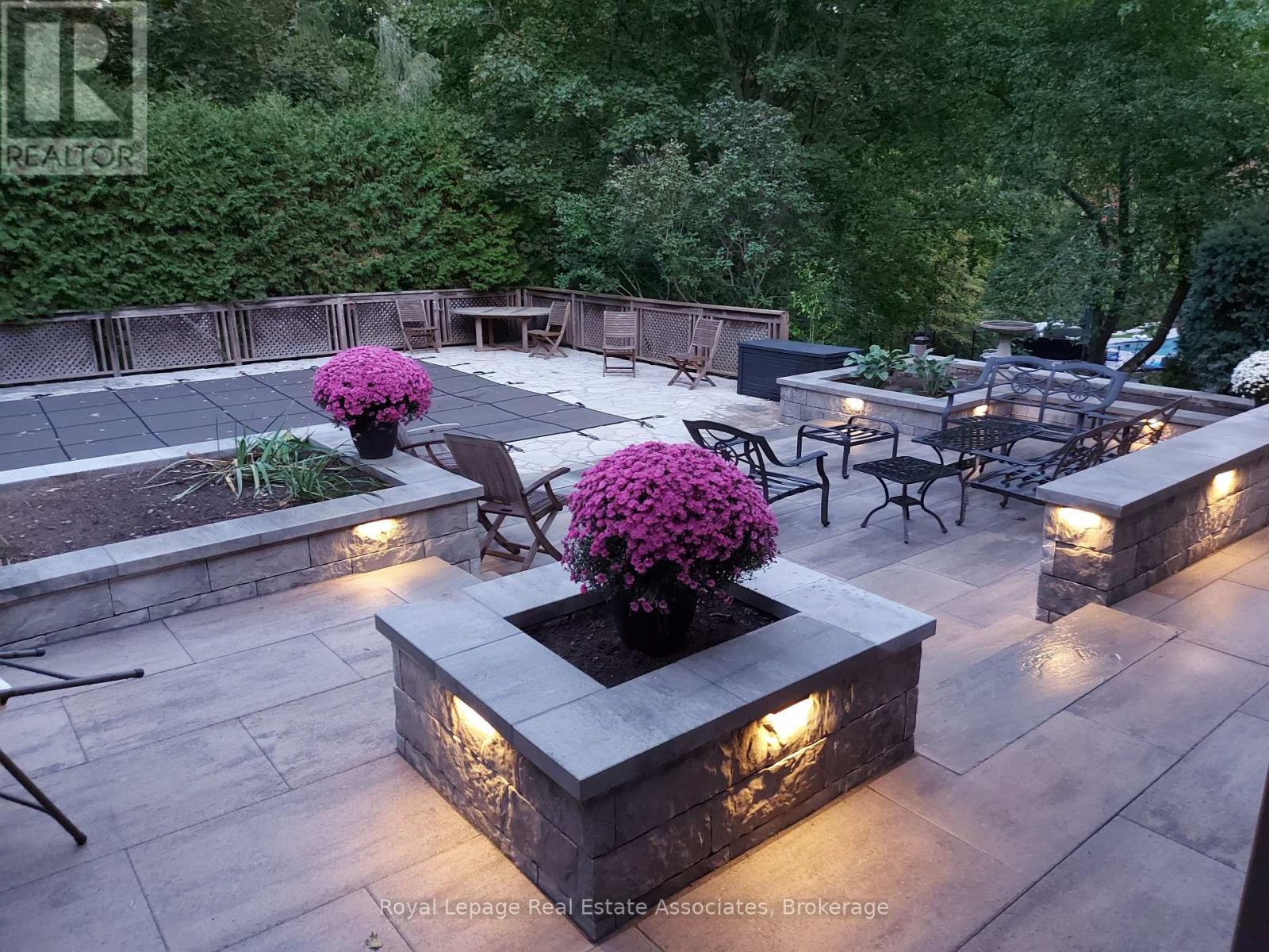 1561 Pinetree Crescent, Mississauga, Ontario  L5G 2S9 - Photo 38 - W12922822