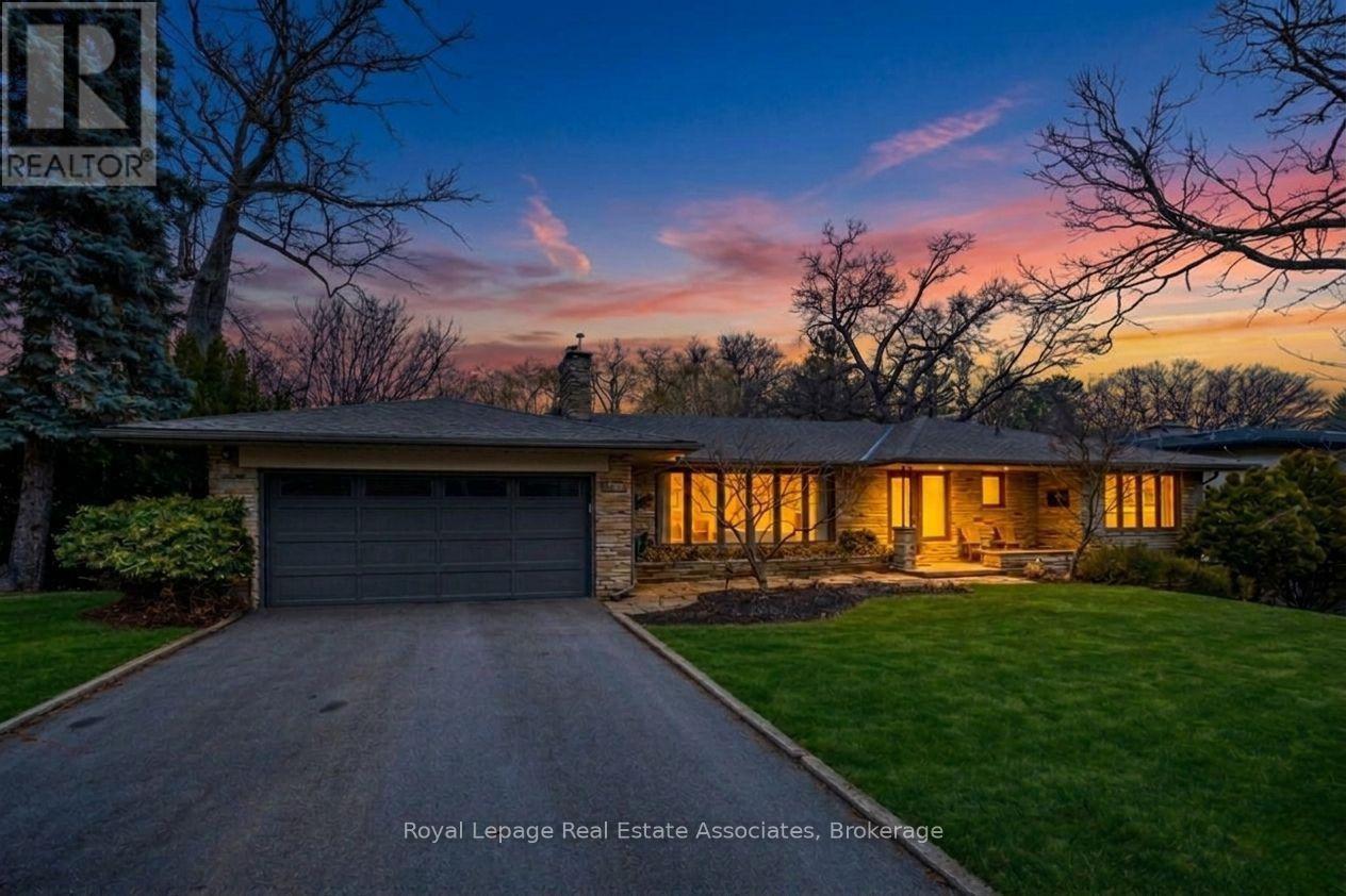 1561 PINETREE CRESCENT, Mississauga, Ontario