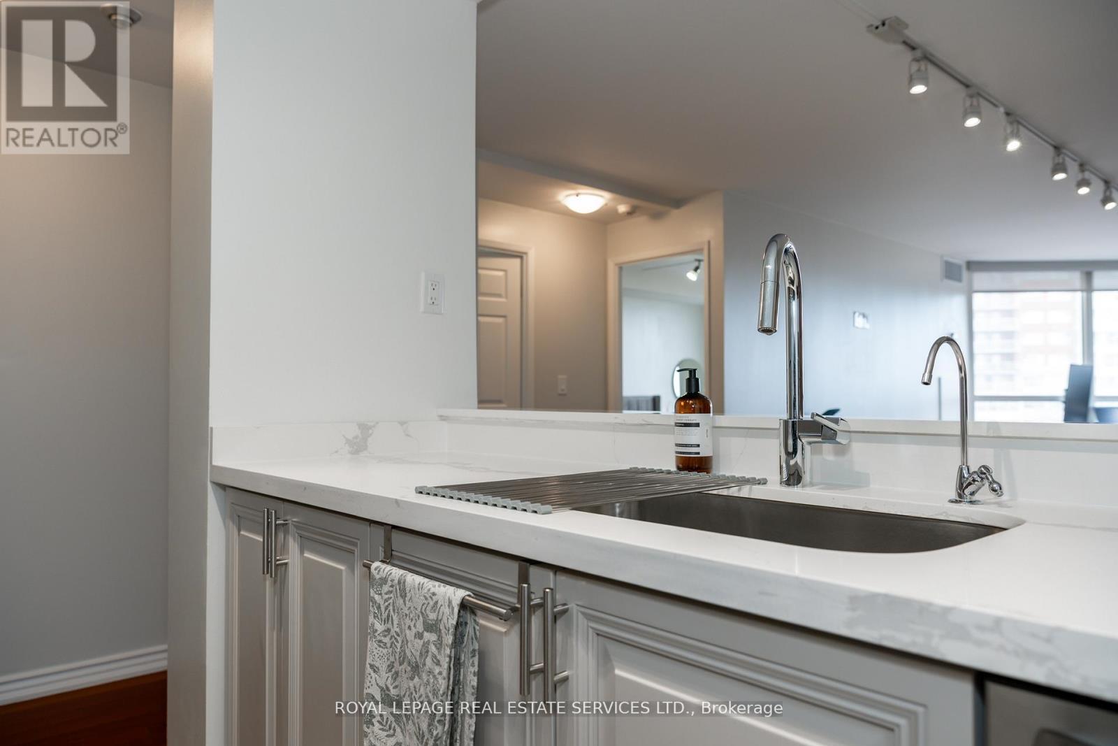 212 - 7 Concorde Place, Toronto, Ontario  M3C 3N4 - Photo 12 - C12979050