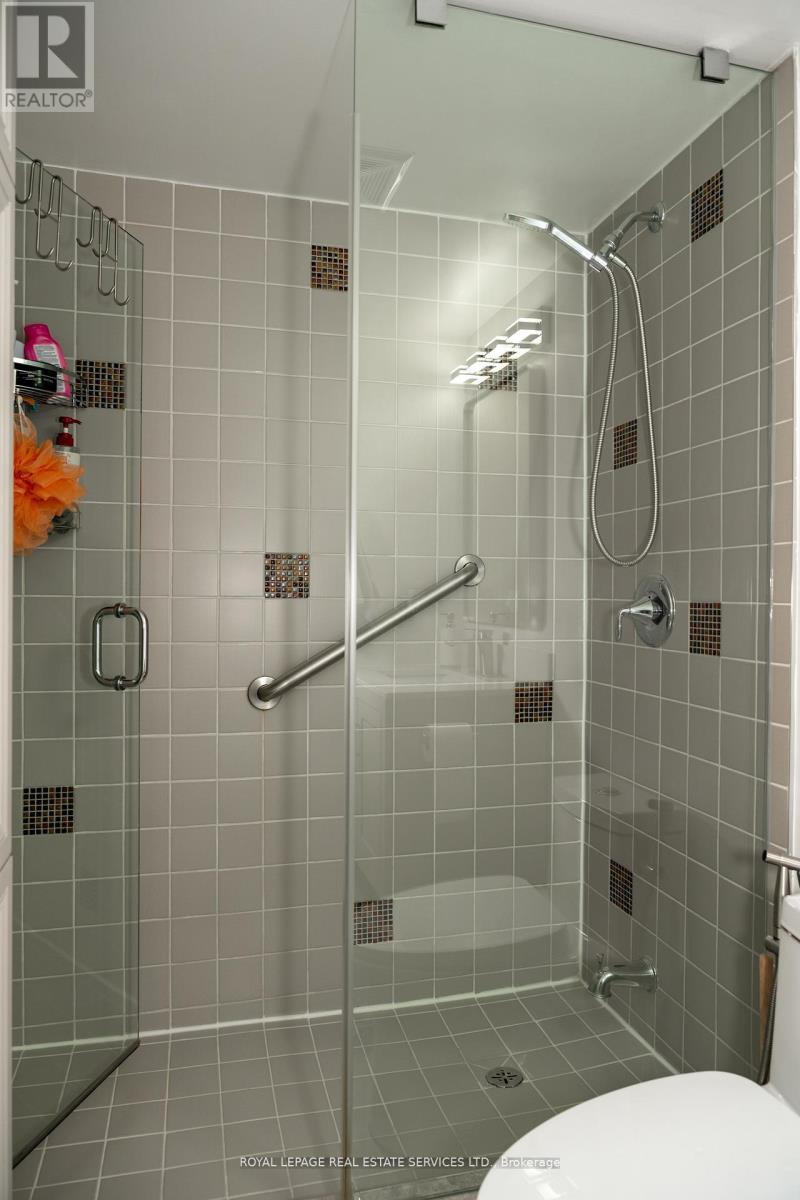 212 - 7 Concorde Place, Toronto, Ontario  M3C 3N4 - Photo 15 - C12979050