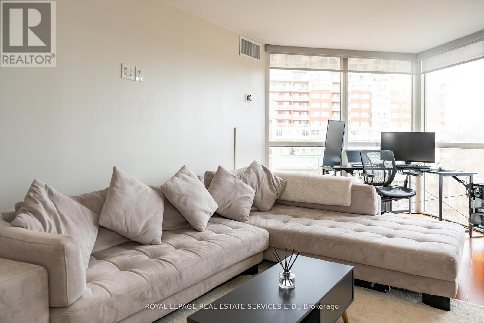 212 - 7 Concorde Place, Toronto, Ontario  M3C 3N4 - Photo 8 - C12979050